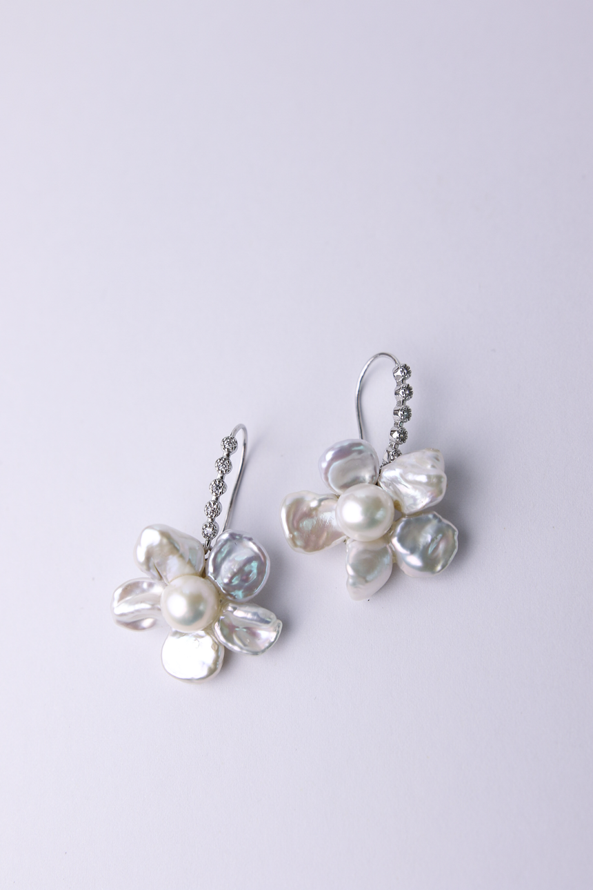Fleur de lune pearl earrings