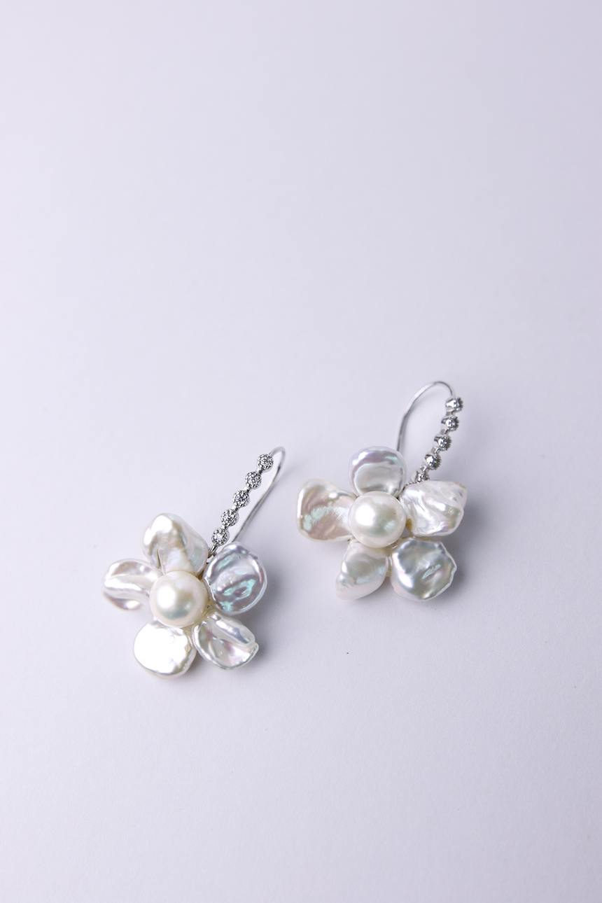 Fleur de lune pearl earrings