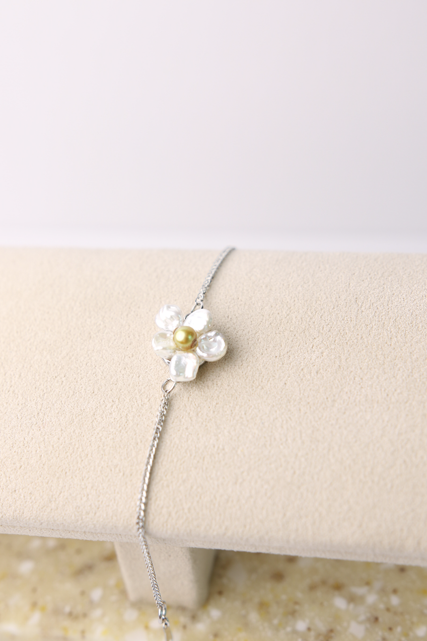 Heart of the earth pearl bracelet